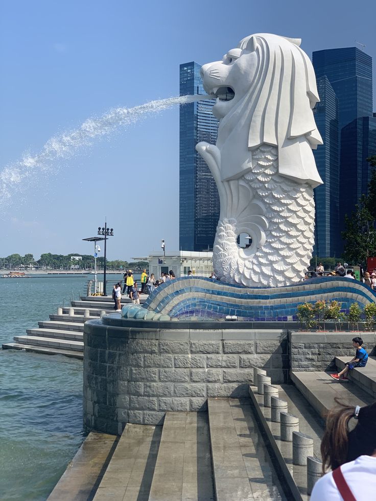 Merlion park is the best tourist places in Singapore